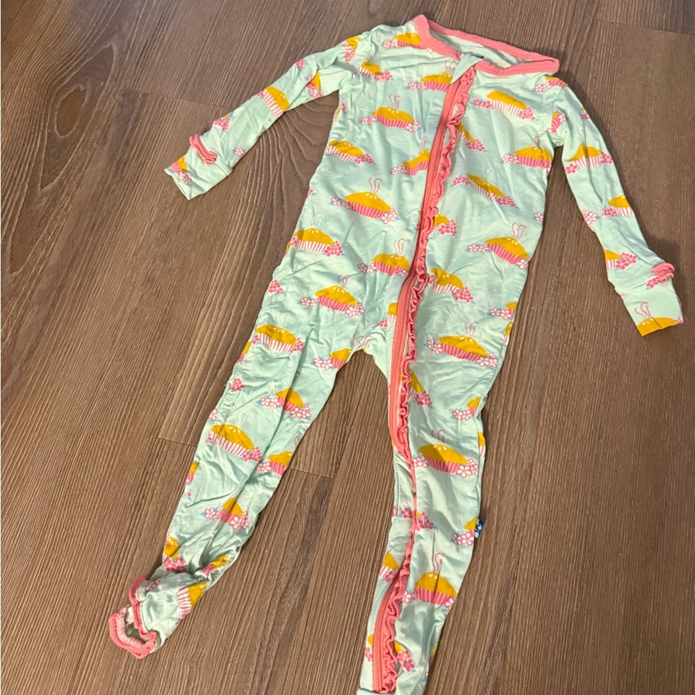 NWOT Kickee Pants Ruffle Pink and mint green pumkin pie footless romper 18-24m